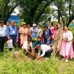 हल्द्वानी: सारथी फाउंडेशन की पहल विश्व पर्यावरण दिवस पर पौधे बांट पर्यावरण बचाने का दिलाया संकल्प