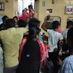 हल्द्वानी: रेलवे स्टेशन पर ट्रेन की सीट के लिए जमकर मारपीट आधा दर्जन से अधिक घायल-देखे-VIDEO