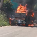 हल्द्वानी: काठगोदाम में बीच सड़क में ट्रक में लगी भीषण आग, ट्रक जलकर हुआ खाक-देखे-VIDEO