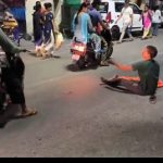 हल्द्वानी:शराबी ने बीच सड़क पर जमकर किया ड्रामा, सड़क पर लेटा, पुलिस ने उतारा नशा, देखे-VIDEO