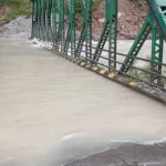 उत्तराखंड:स्यानाचट्टी में यमुना का जलस्तर बढ़ा पुल के ऊपर से गुजर रहा पानी, पुल को हुआ खतरा-VIDEO
