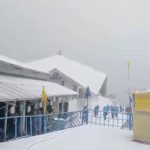 Uttarakhand: बदला मौसम..इन जिलों में अलर्ट,बारिश ने बढ़ाई ठंडक, सीजन की पहली बर्फबारी-VIDEO
