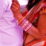 अवैध संबंधों का शक,पत्नी ने शिक्षक पति और महिला टीचर की स्कूल में कर दी धुनाई