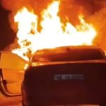 उत्तराखंड:चलती कार बनी आग का गोला,चालक ने ऐसे कूदकर बचाई जान अग्निशमन के छुटे पसीने -VIDEO